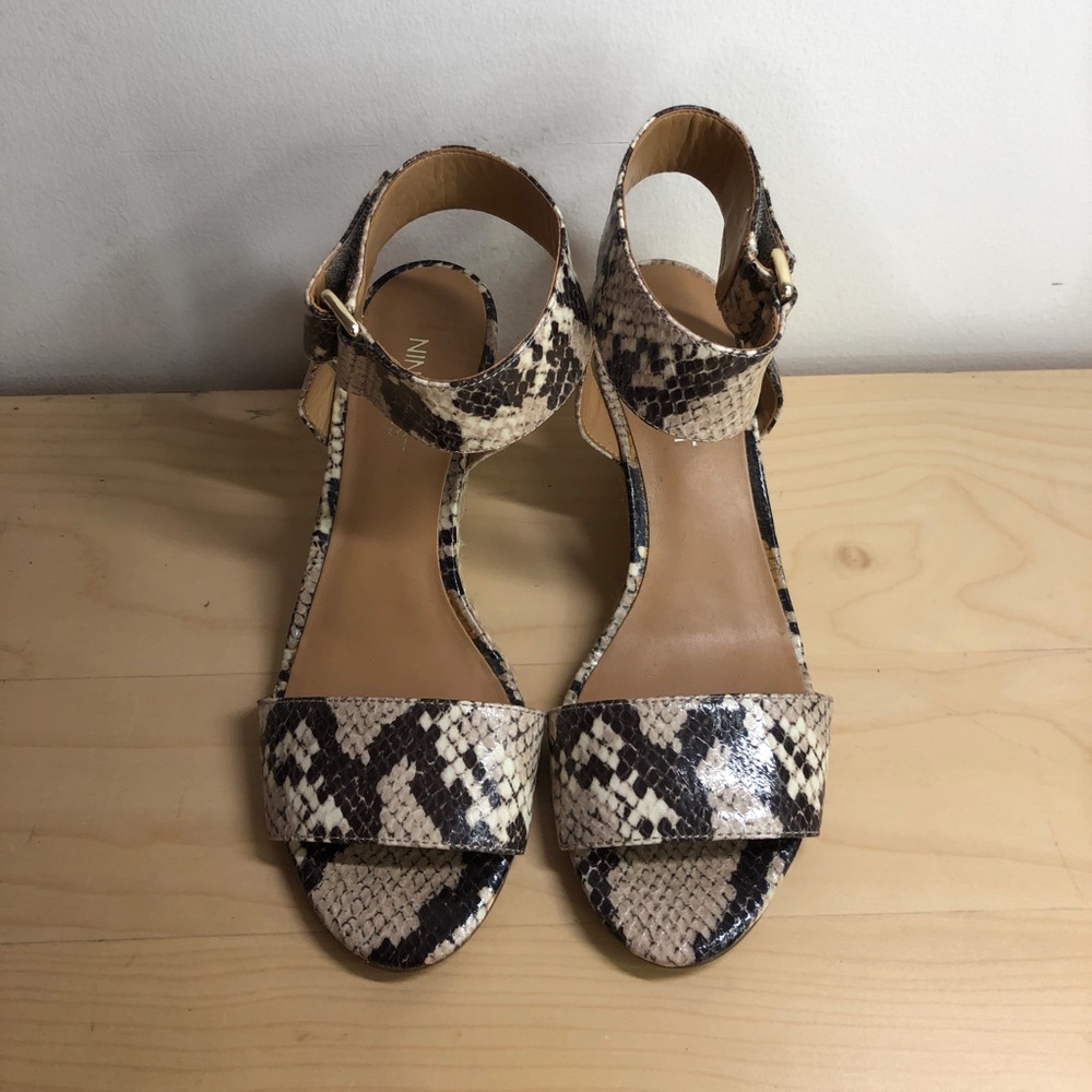 Snakeskin 1 1/2 Inch Wedge Nine West size 6